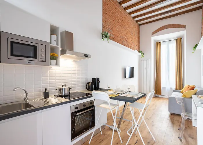 Rent - Duomo Brera - Elegant Suite In Design District